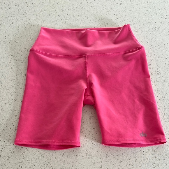 ALO Yoga Pants - ALO YOGA PARADISE PINK BIKER SHORTS